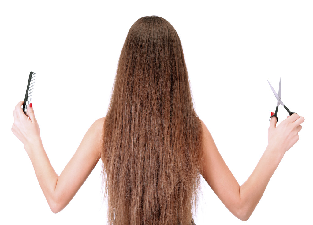krásná žena s dlouhými vlasy a Kadeřnické přístroje, izolované na bílém - Fotografie, Obrázek