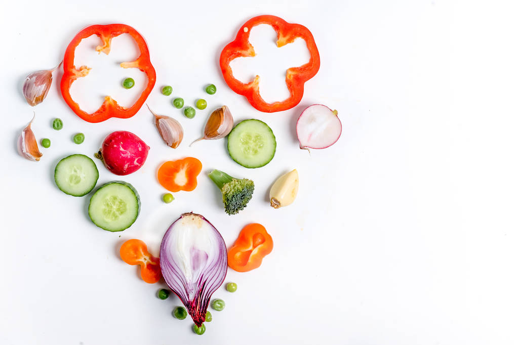 свежая группа овощей на белом фоне - Фото, изображение
