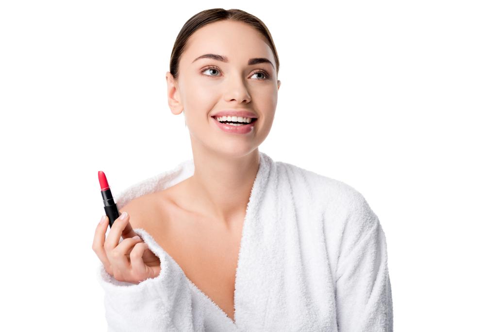 mooie vrolijke vrouw in badjas rode lippenstift op wit wordt geïsoleerd te houden - Foto, afbeelding