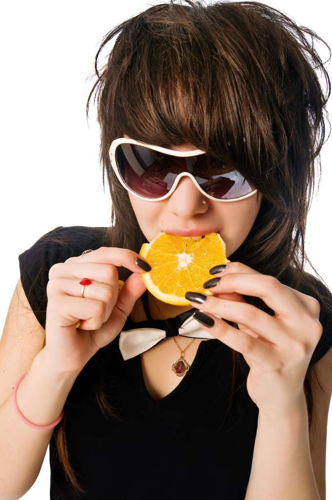 Chica comiendo naranja
 - Foto, Imagen