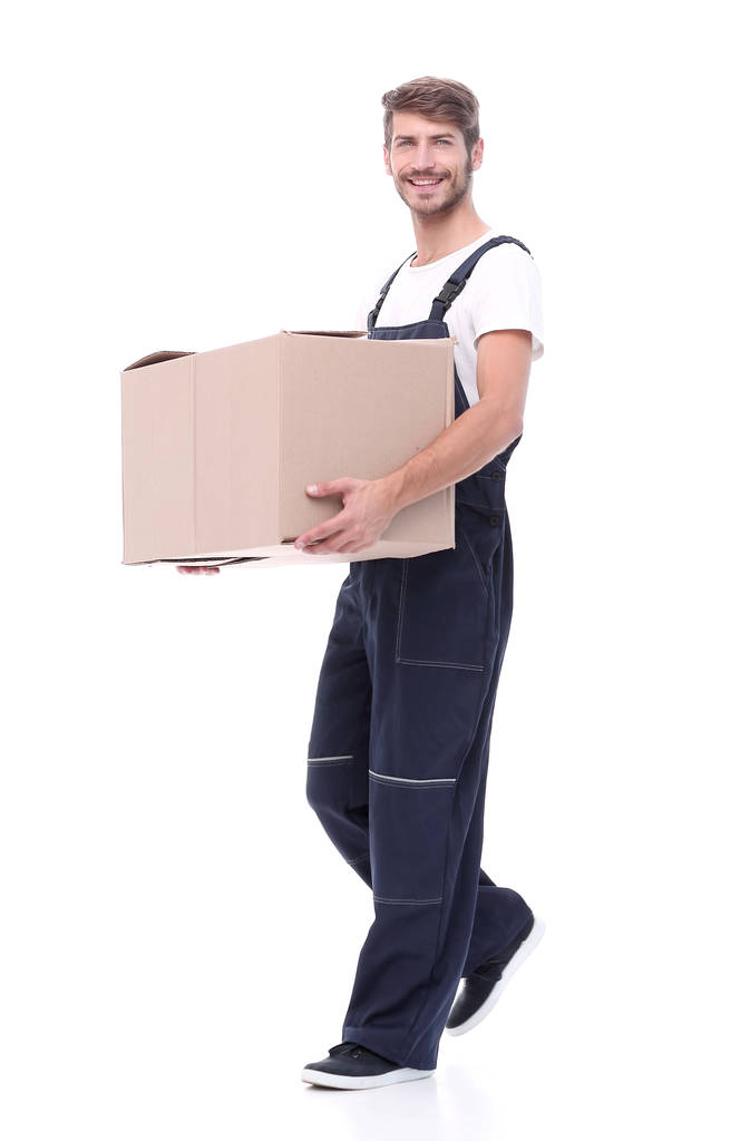em pleno crescimento.um homem carrega uma grande caixa de papelão
 - Foto, Imagem