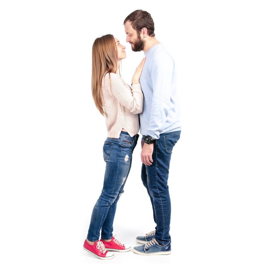 Mooie jonge man en vrouw knuffel tederheid - Foto, afbeelding