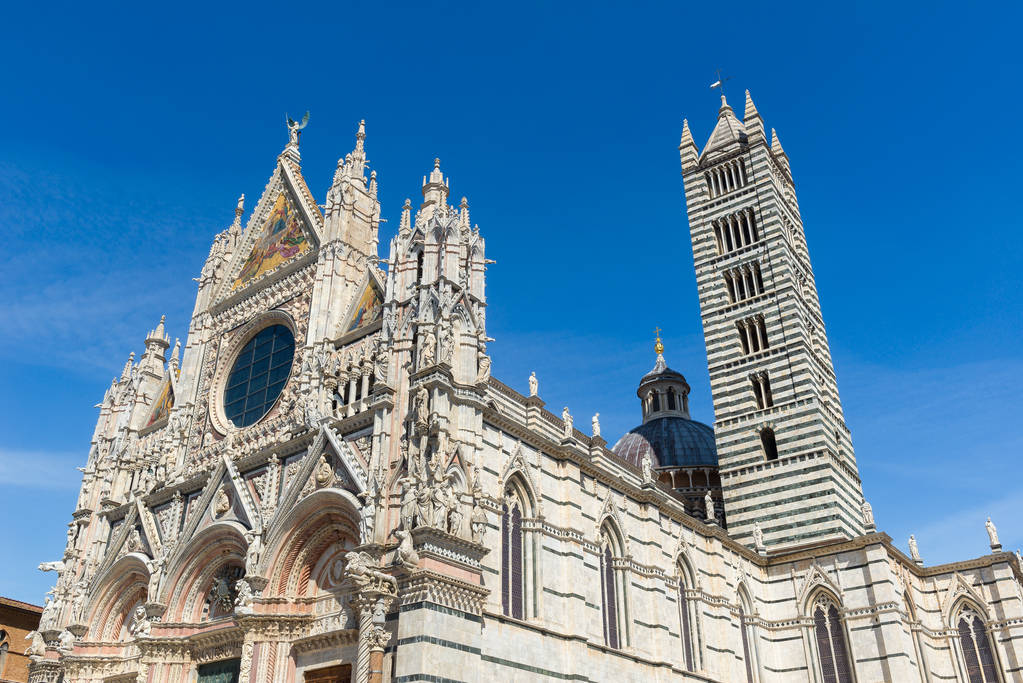 Catedral de Siena, dedicada à Assunção da Virgem Maria, Itália
 - Foto, Imagem