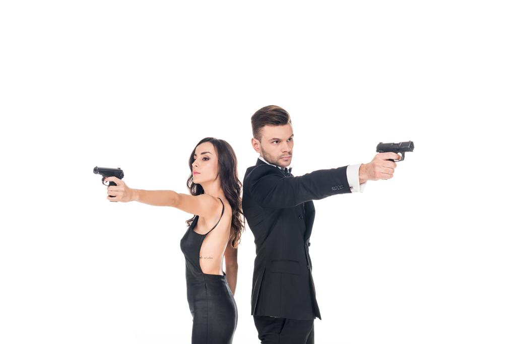 pareja de agentes secretos vestidos de negro apuntando con arma, aislados en blanco
 - Foto, imagen