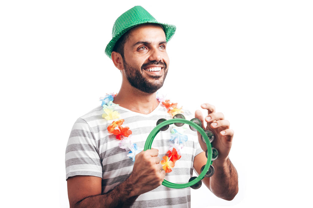 Portret van jonge Braziliaanse man draagt carnaval kostuum - Foto, afbeelding