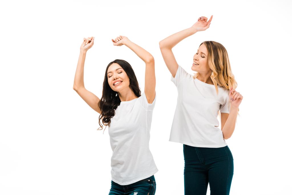 meninas felizes bonitas em t-shirts brancas dançando isolado no branco
 - Foto, Imagem