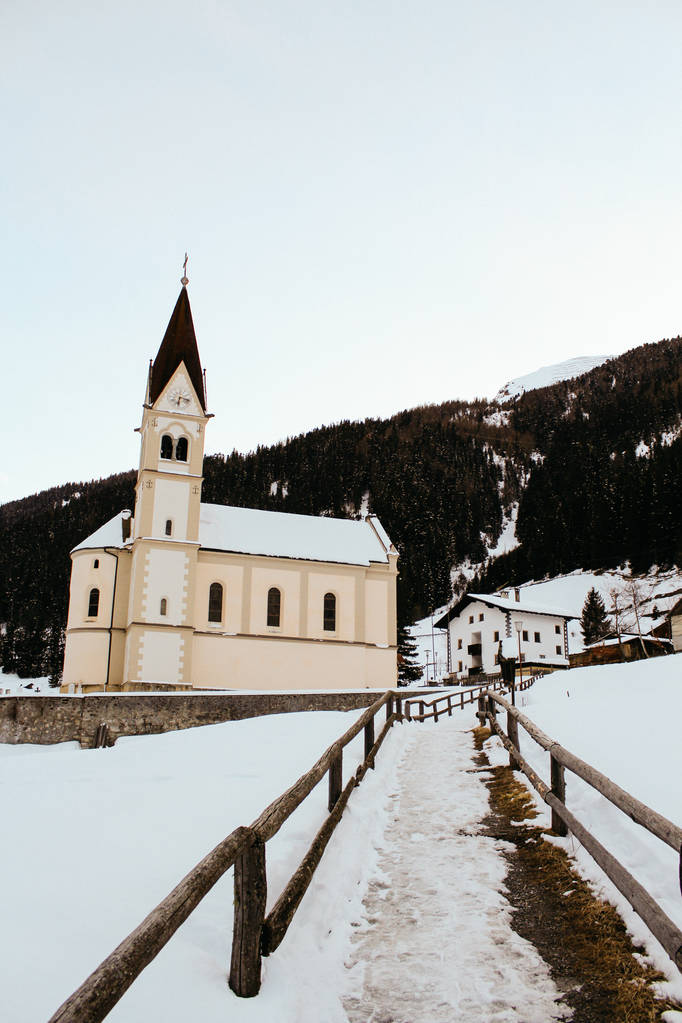 Trafoi, Itália - 03 20 2013: vista da bela velhice de Alpen Trafoi na paisagem de inverno
 - Foto, Imagem