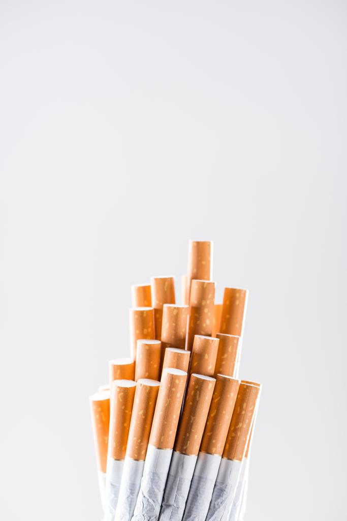 Studio laukaus savukkeiden eristetty harmaa
 - Valokuva, kuva