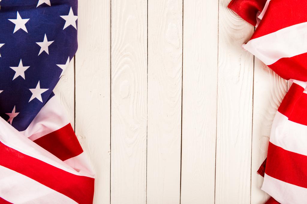 Amerikanische Flagge auf Holzgrund mit Kopierraum - Foto, Bild
