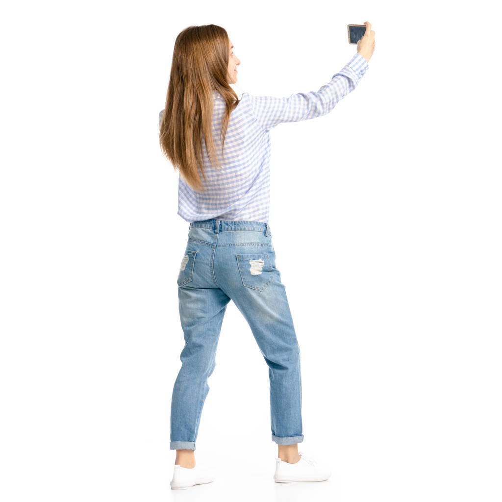 Femme en jeans bleus et chemise smartphone selfie
 - Photo, image