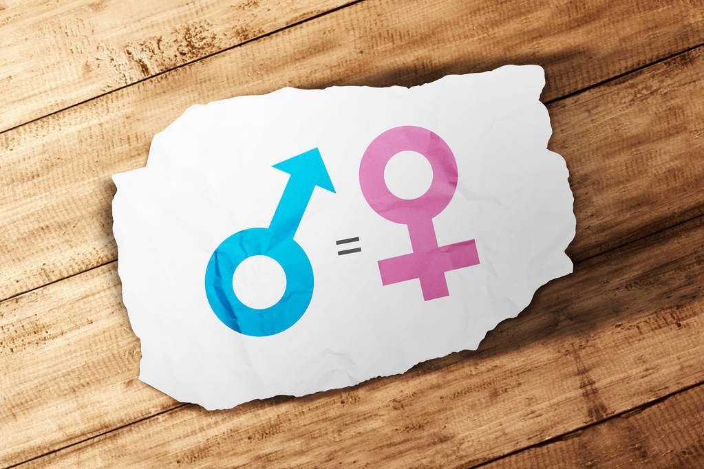 Símbolo de género masculino es igual a hembra en papel blanco sobre mesa de madera. Concepto de igualdad de género
 - Foto, Imagen