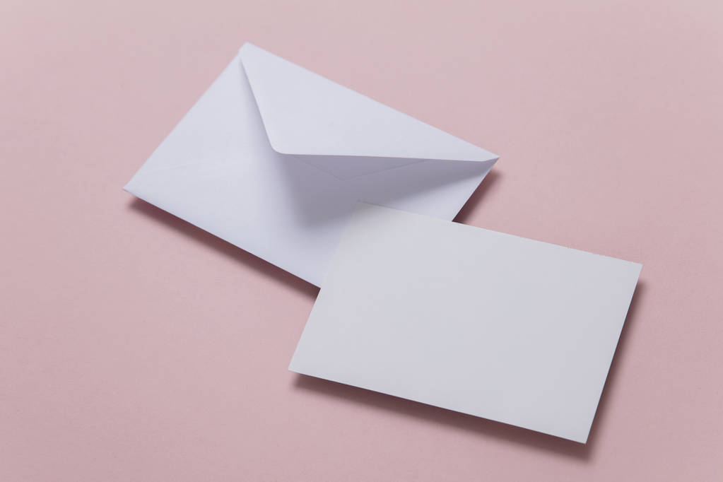 Prázdná bílá karta s papír obálka šablony mock-up - Fotografie, Obrázek