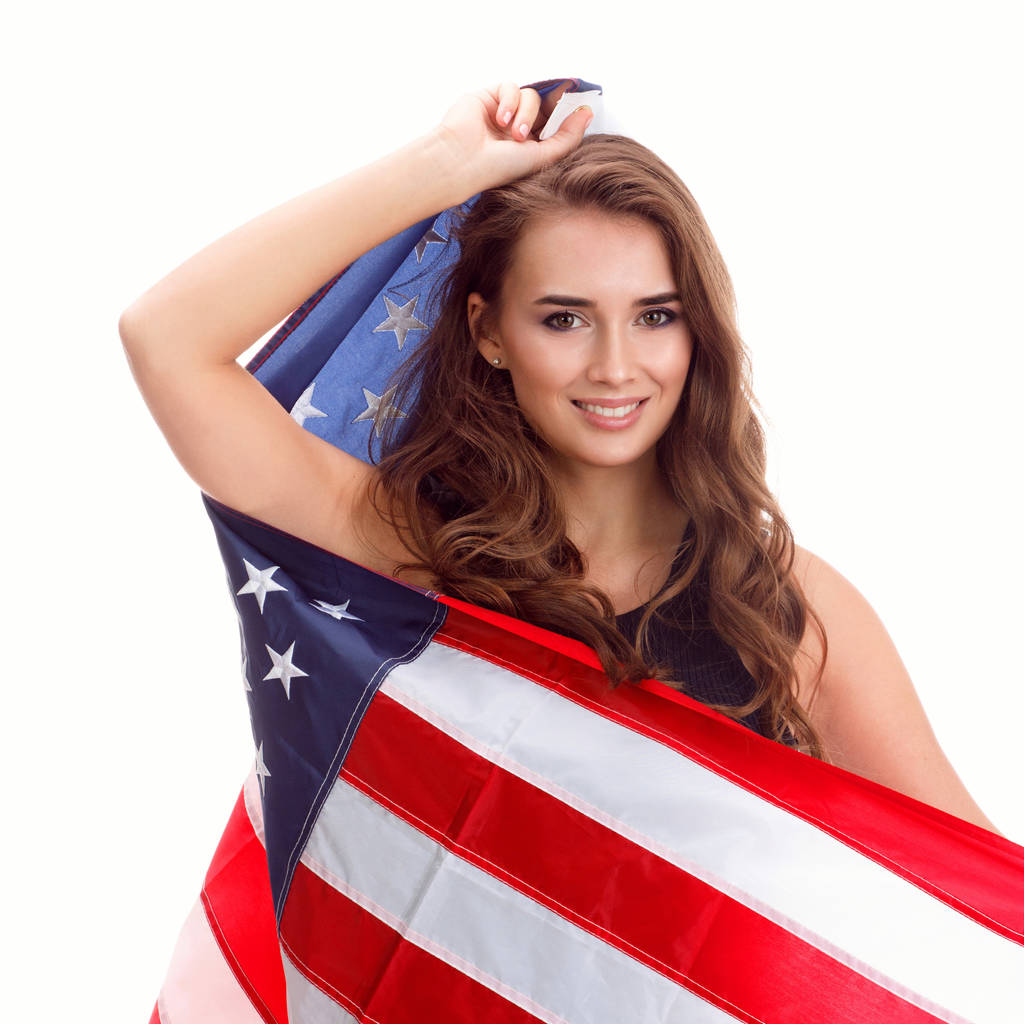 Ευτυχισμένη γυναίκα κρατώντας την σημαία των ΗΠΑ. Εικόνα που απομονώνονται - Φωτογραφία, εικόνα