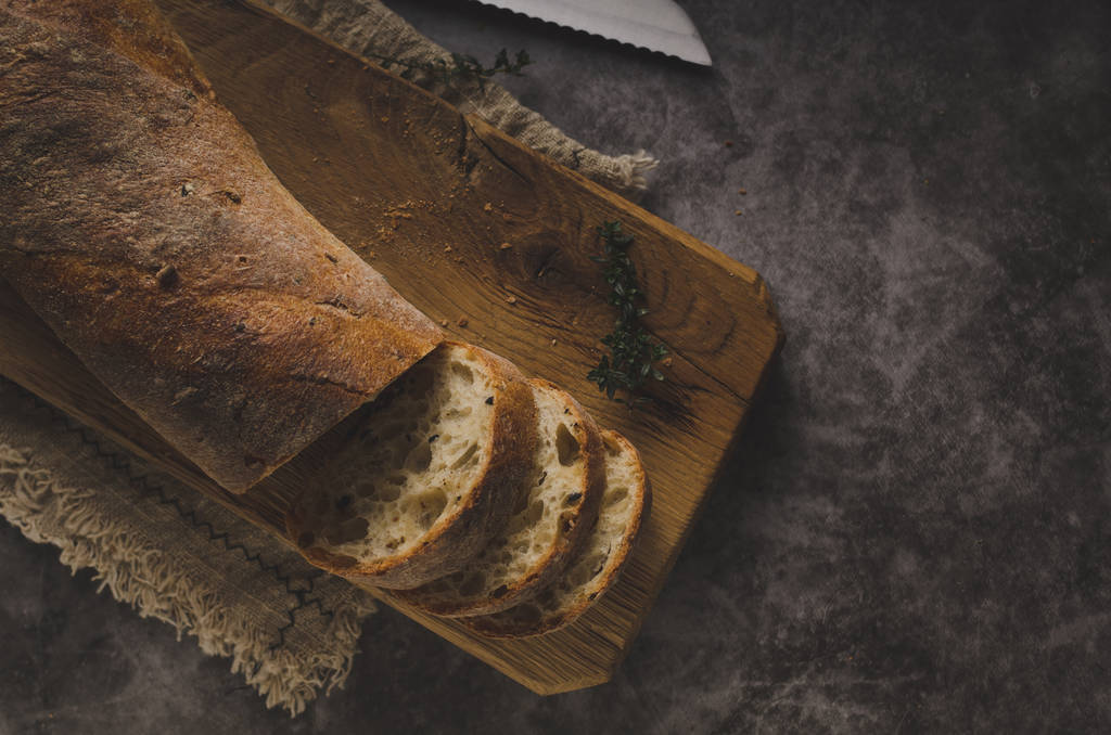 Pastelería fresca con hierbas, ajo de panadería casera
 - Foto, imagen