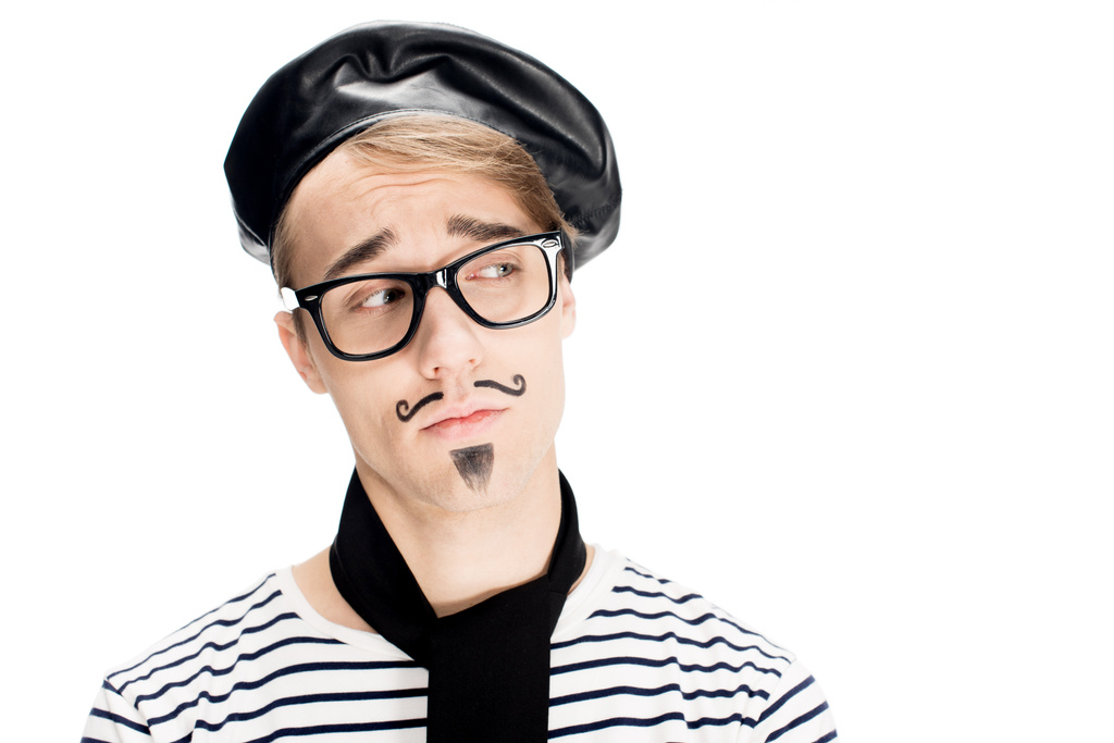 trauriger französischer Mann mit Schnurrbart in Brille auf weißem Hintergrund  - Foto, Bild