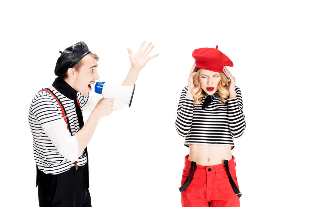 homme français en colère criant dans mégaphone près de petite amie isolé sur blanc
  - Photo, image