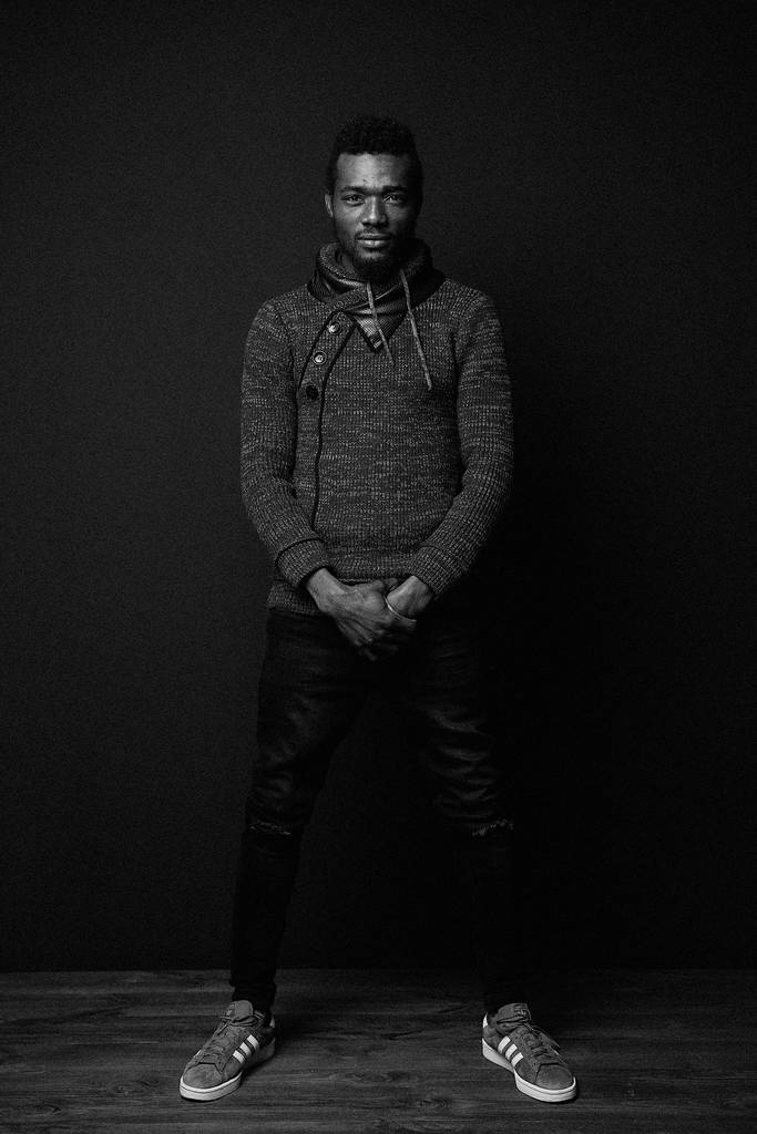 Studioporträt eines hübschen jungen afrikanisch-amerikanischen Mannes - Foto, Bild