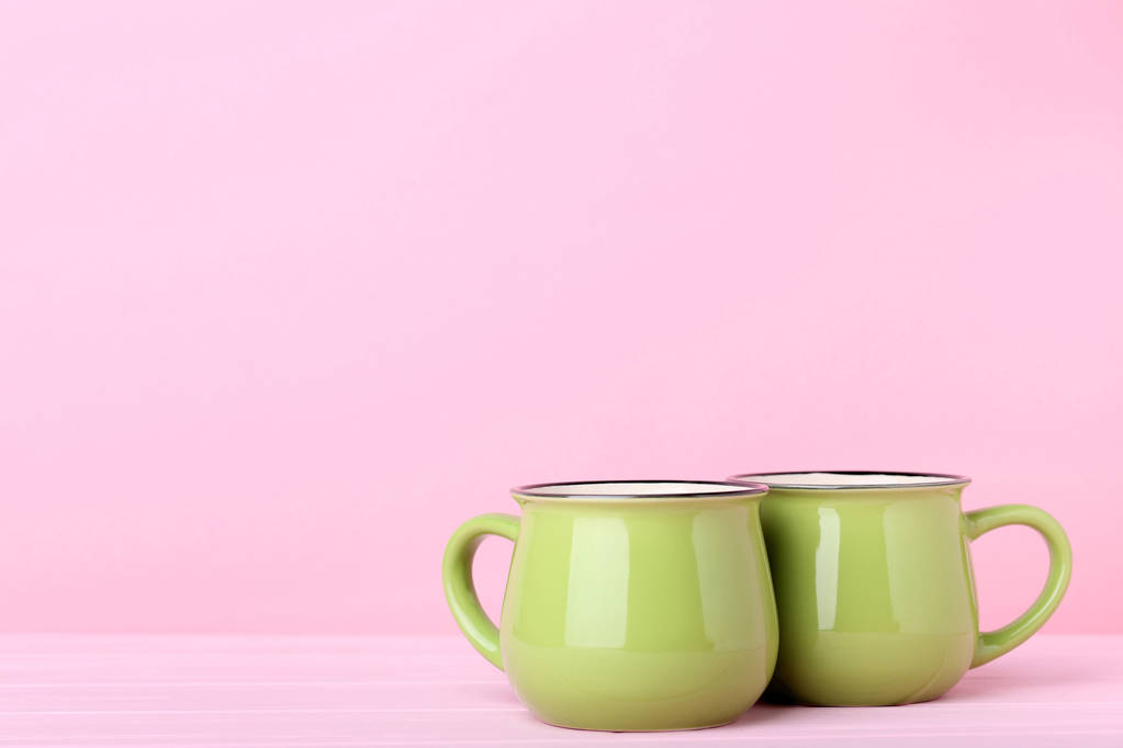Зелені чашки на рожевому фоні
 - Фото, зображення