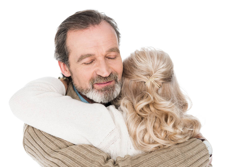 alegre hombre mayor abrazando esposa aislado en blanco
 - Foto, Imagen