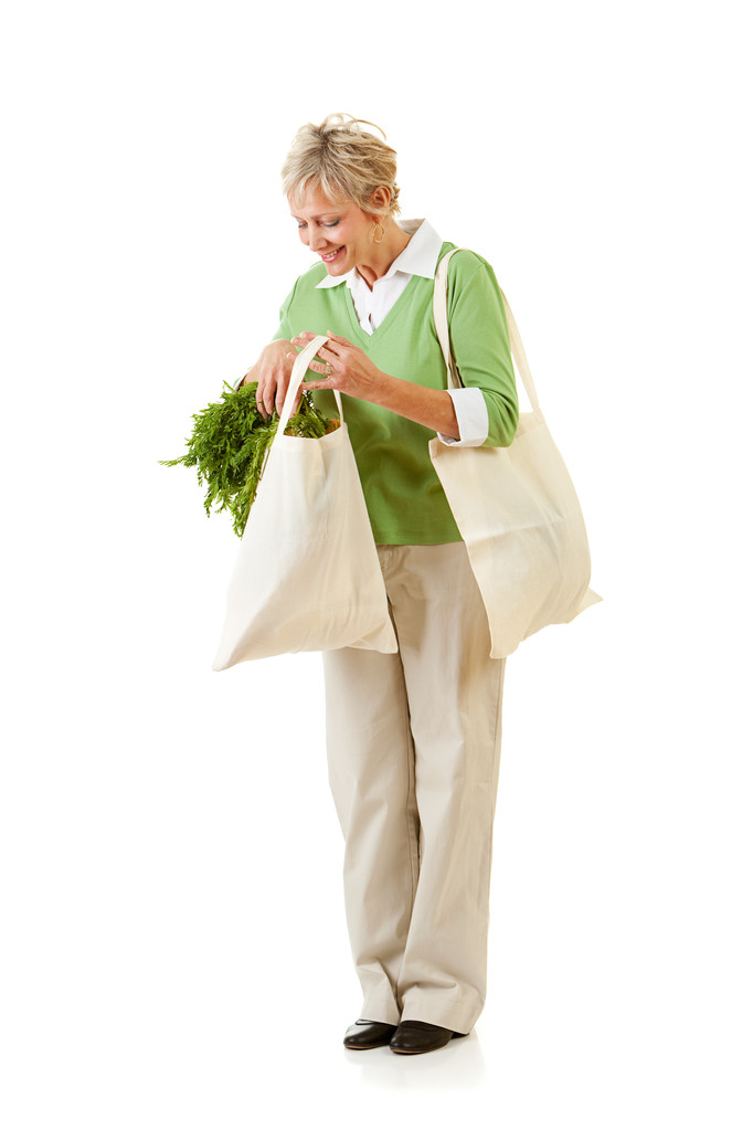 Couple : Debout avec des sacs d'épicerie respectueux de la terre
 - Photo, image