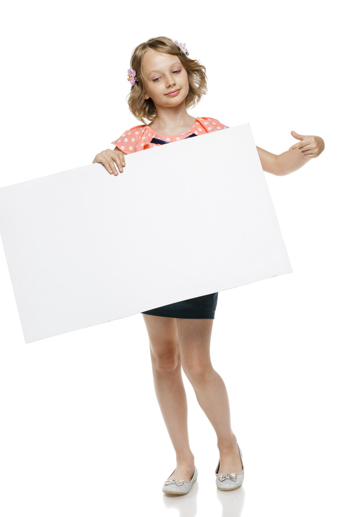 dívka hospodářství prázdné tabule - Fotografie, Obrázek