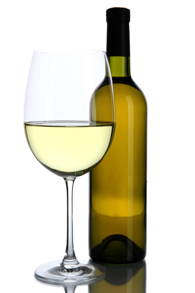 Witte Wijnglas en fles wijn geïsoleerd op wit - Foto, afbeelding