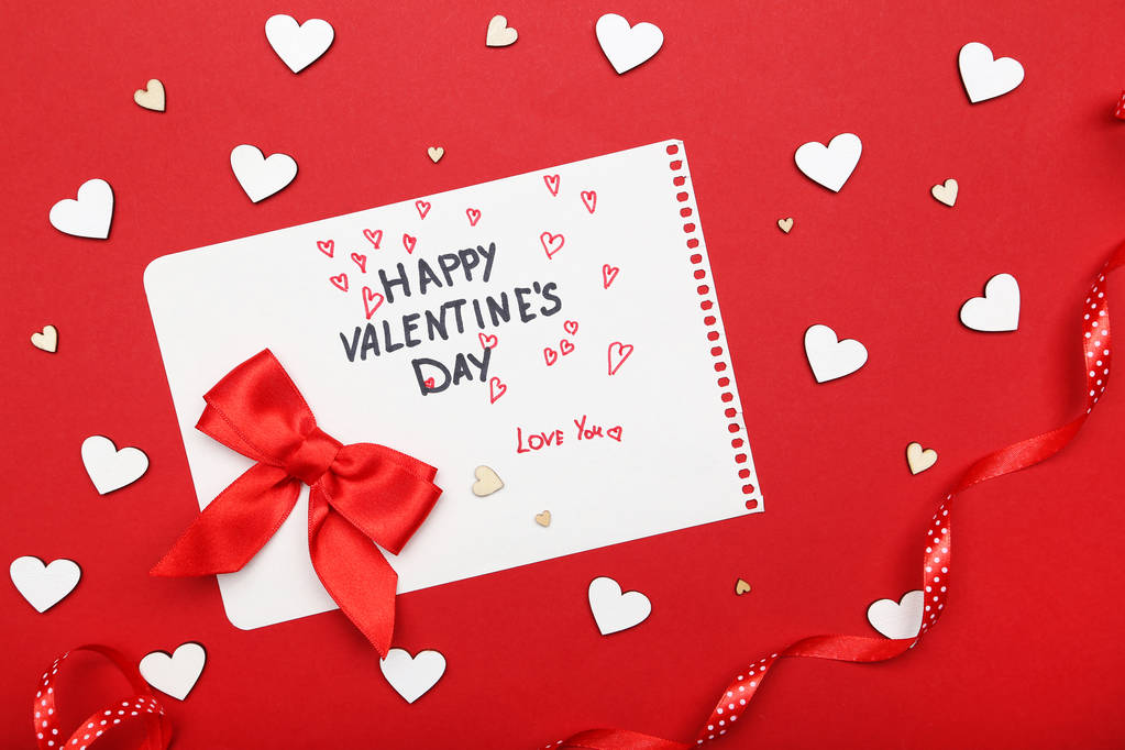 Nápis Happy Valentine den s bílými srdce a stuha na červeném pozadí - Fotografie, Obrázek