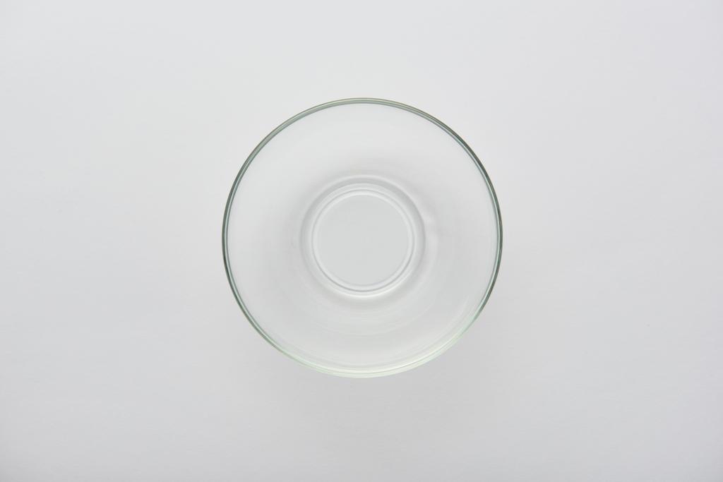 вид зверху на прозору скляну миску на сірому фоні
 - Фото, зображення