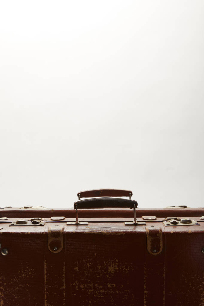 valises vintage marron avec espace de copie isolé sur gris
 - Photo, image