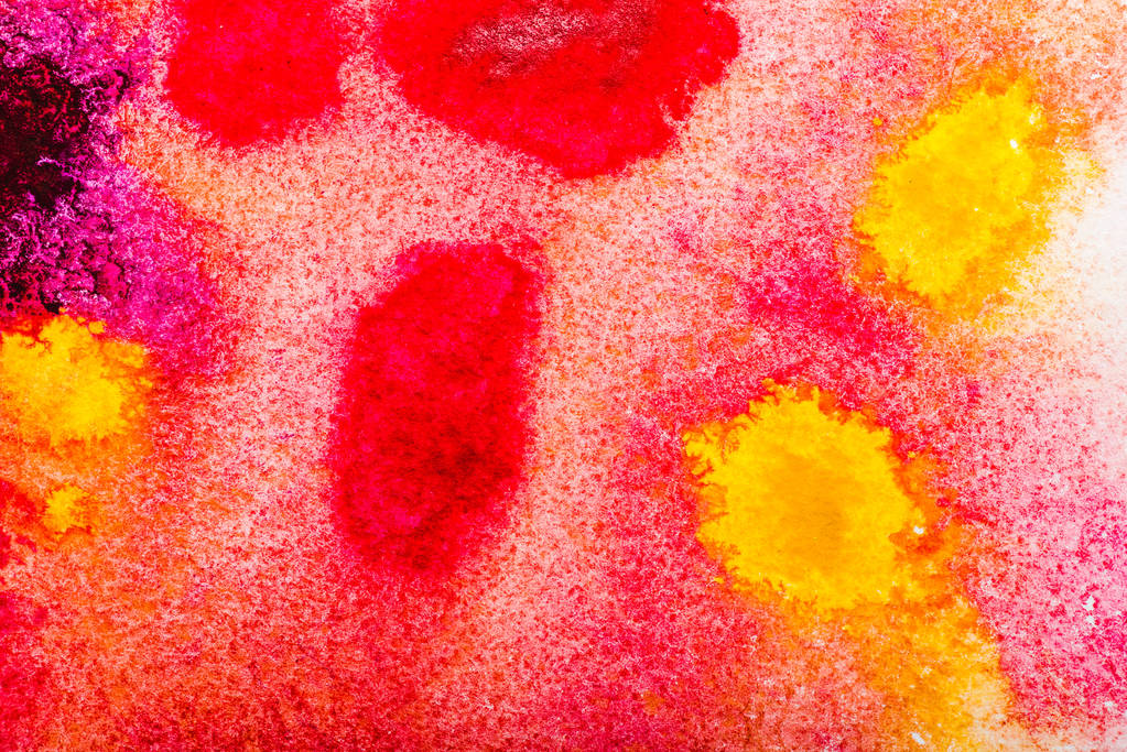 pohled shora žluté, růžové a červené akvarel skvrny s kopií prostor - Fotografie, Obrázek