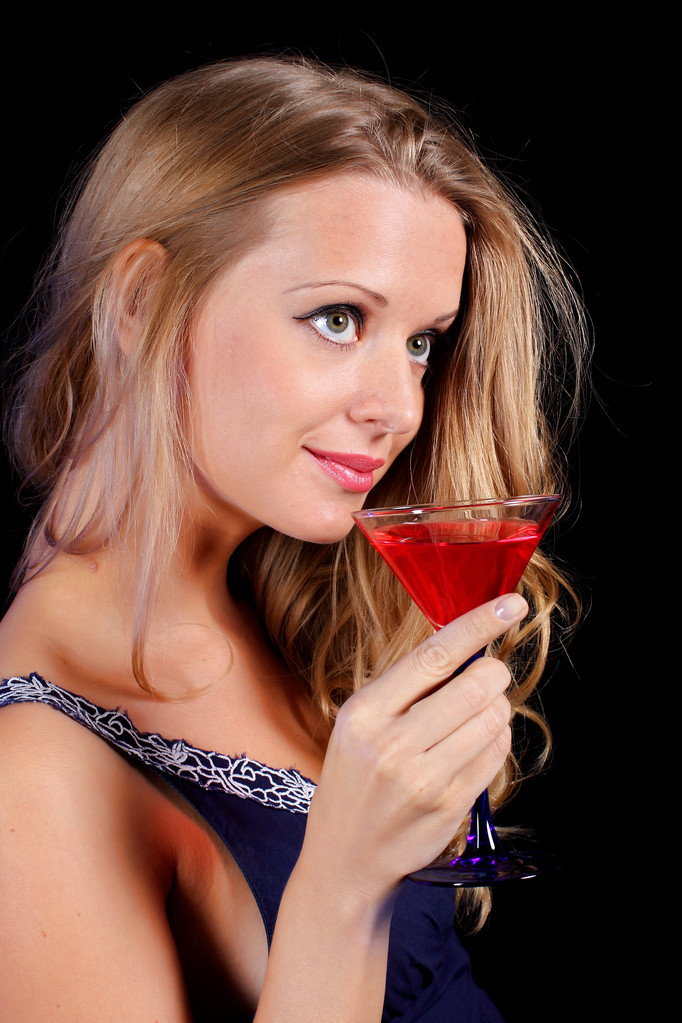 una encantadora jovencita sosteniendo una copa de vino tinto
 - Foto, Imagen