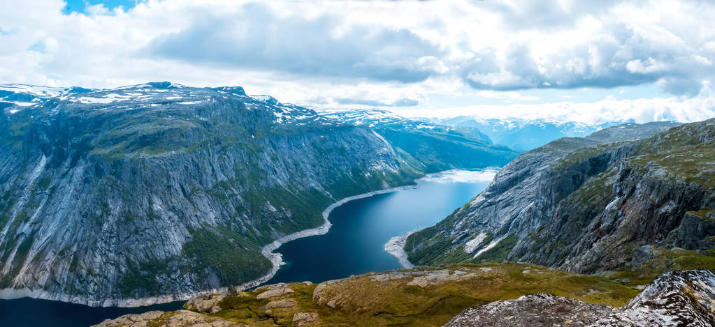 Sommer Blick auf den norwegischen Bergsee - Foto, Bild