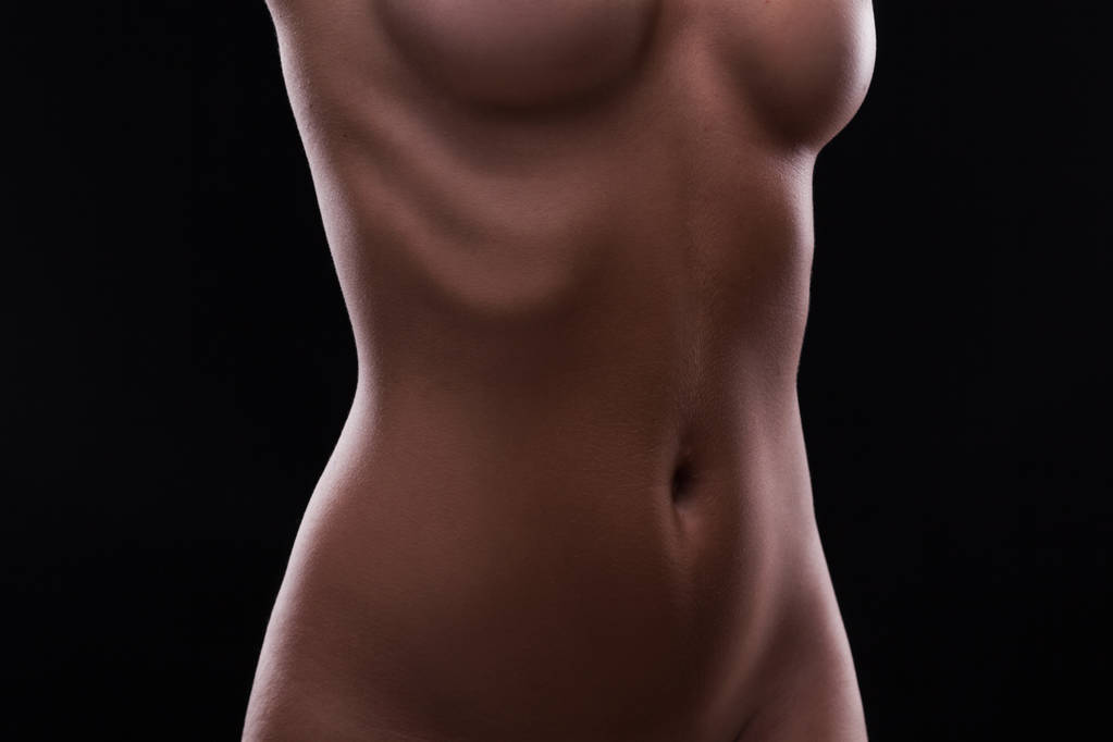 студійний знімок сексуальної гола жінка живота ізольовано на чорному фоні
. - Фото, зображення