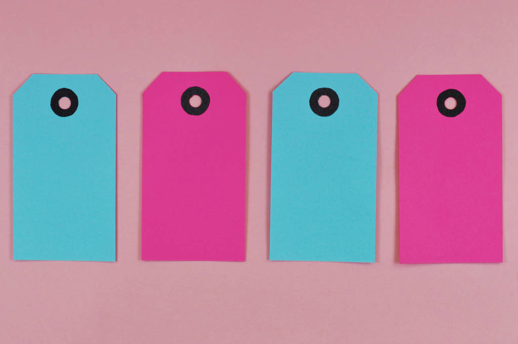 Conjunto de etiquetas coloridas feitas de papel com fundo rosa para seus projetos de compras
 - Foto, Imagem