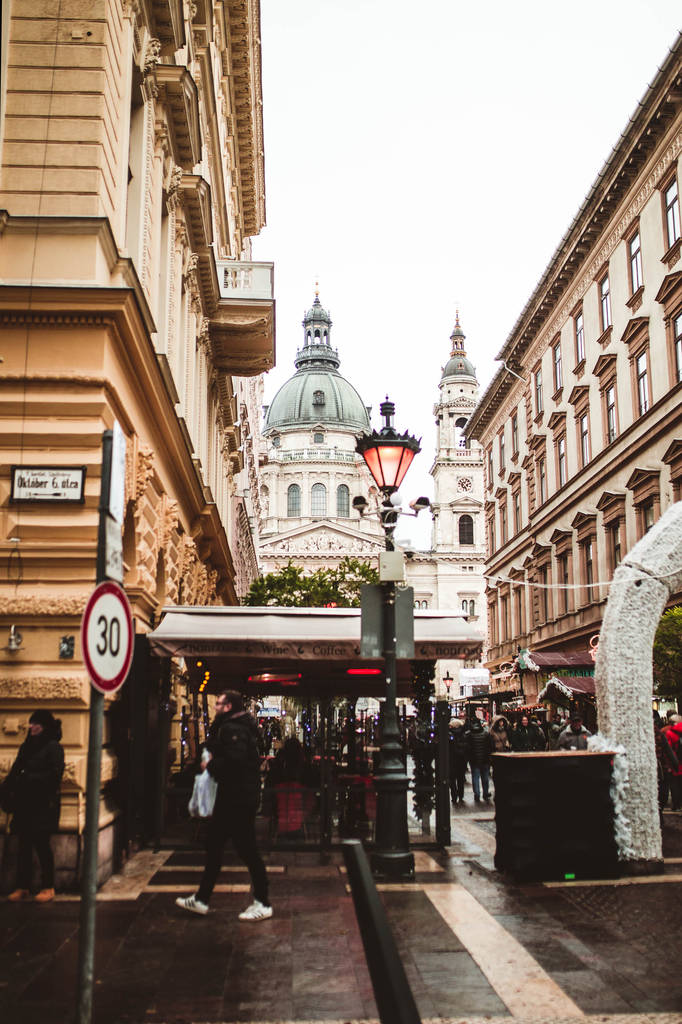 通り、ブダペスト、ハンガリーのクリスマス ・ マーケット - 写真・画像