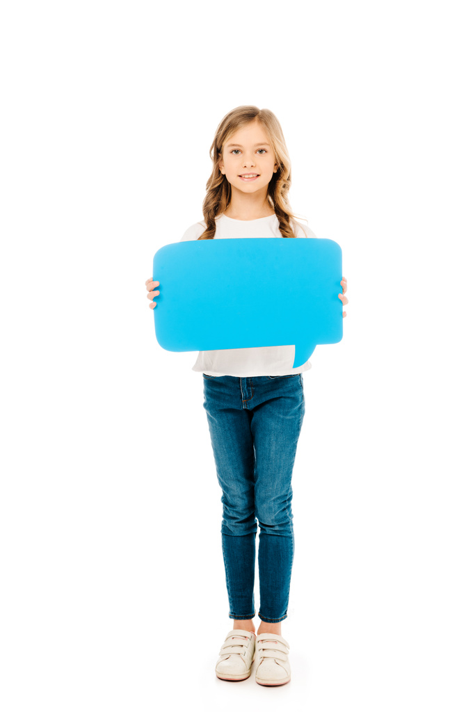 мила усміхнена дитина тримає синю бульбашку мовлення ізольовано на білому
 - Фото, зображення