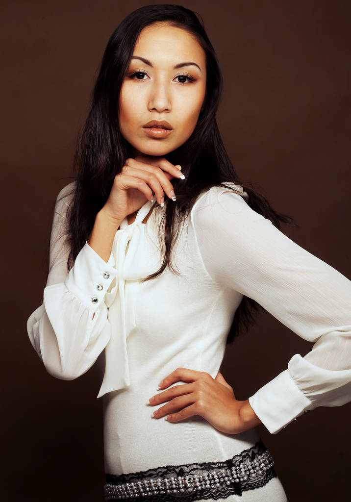 Красивая молодая азиатская модель
  - Фото, изображение