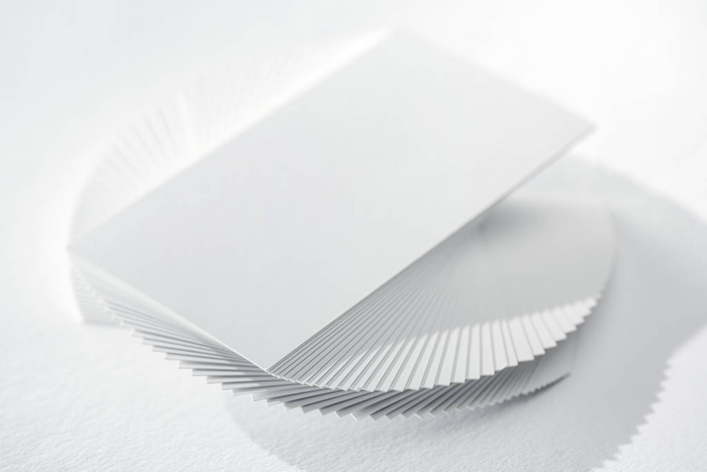 prázdná karta na bílém pozadí s kopií prostor  - Fotografie, Obrázek