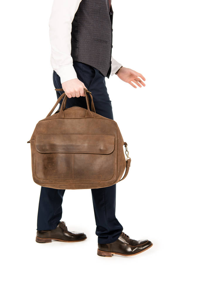 vista recortada de hombre de negocios con estilo con bolsa aislada en blanco
 - Foto, Imagen
