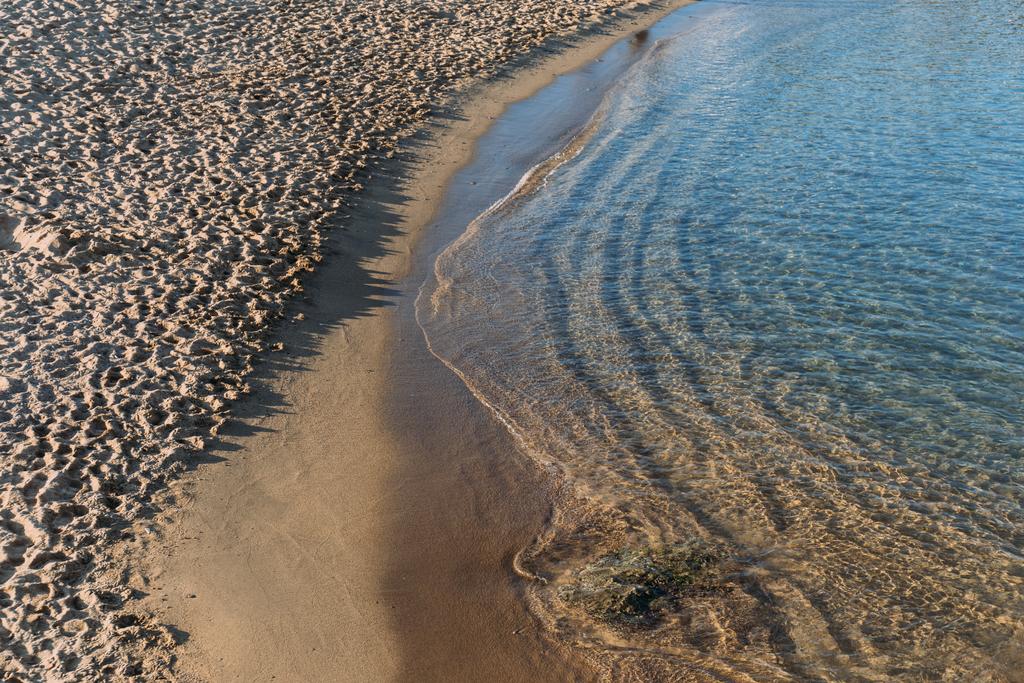 vista panorámica de la costa de arena y el mar tranquilo, barcelona, España
 - Foto, Imagen