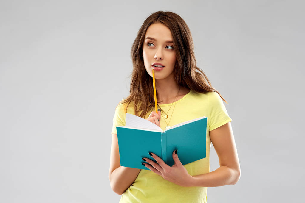 tinédzser diák lány napló vagy notebook - Fotó, kép