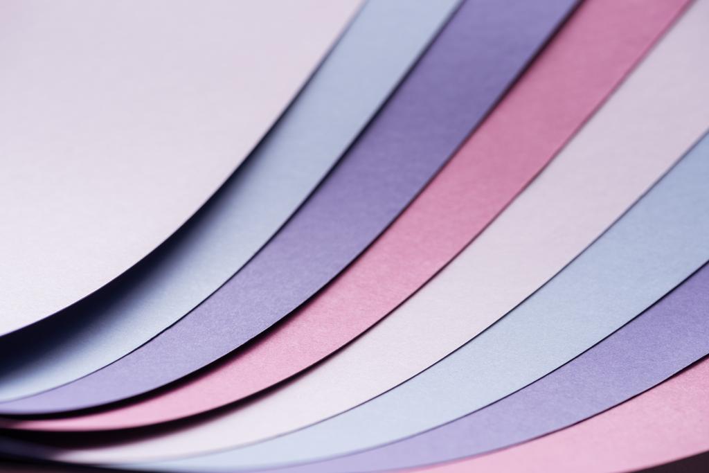 hojas de papel de color azul, blanco, rosa y púrpura con espacio para copiar
  - Foto, Imagen