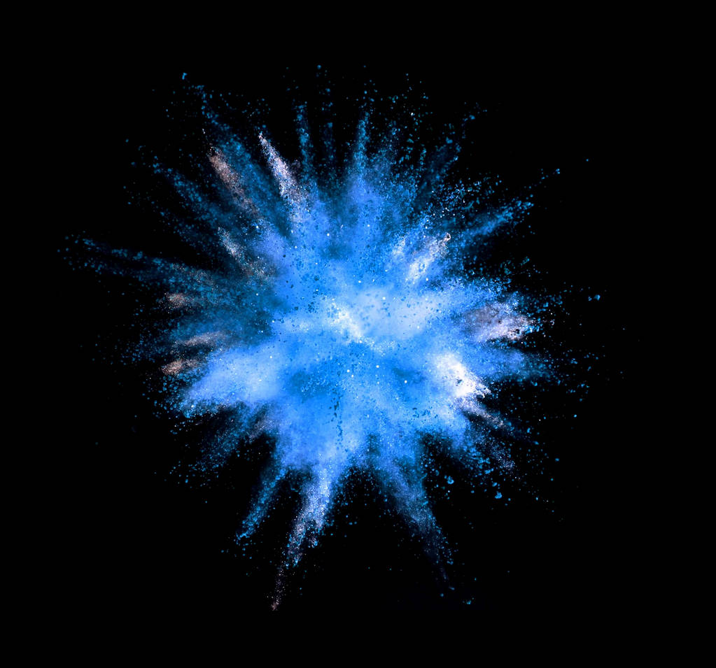 Explosion de poudre bleue sur fond noir - Photo, image