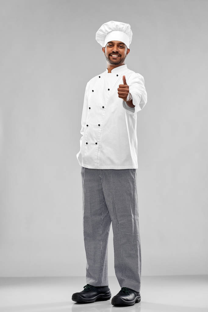 feliz macho indio chef en toque mostrando pulgares arriba
 - Foto, Imagen