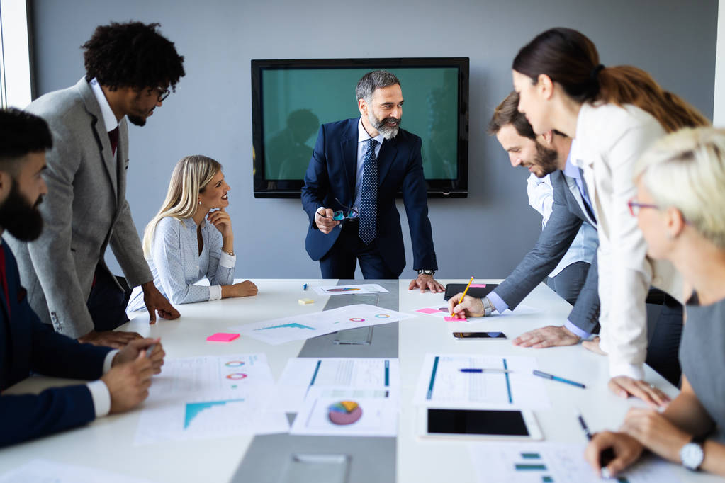 Reunião de empresários sucesso corporativo brainstorming conceito de escritório de trabalho em equipe
 - Foto, Imagem