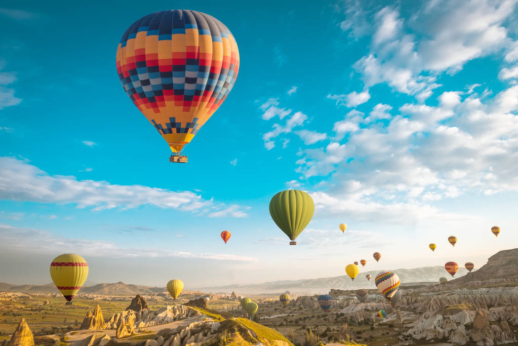 Büyük turistik Cappadocia sıcak hava balon uçuş - Fotoğraf, Görsel