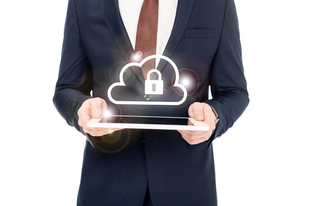 vista parcial del hombre de negocios sosteniendo tableta digital en las manos con iconos de seguridad de Internet por encima
 - Foto, imagen