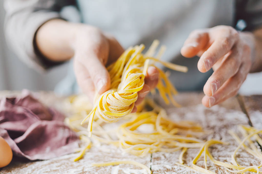Szakács, így friss olasz tészta - Fotó, kép