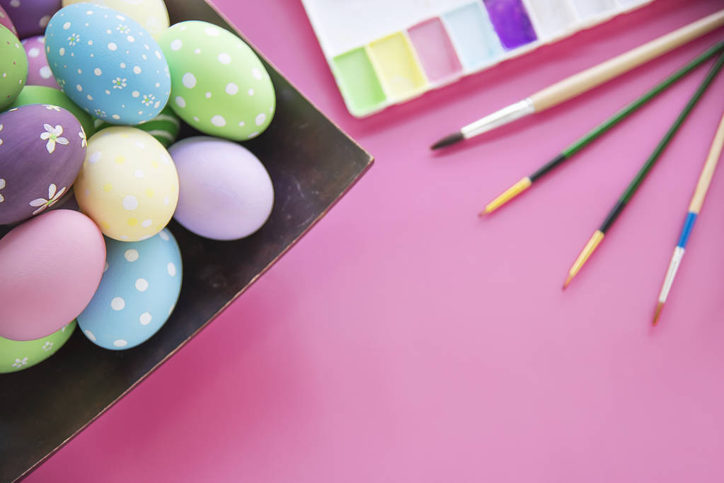 Fondo de huevos de Pascua coloridos pintados - Concepto de fondo de celebración de vacaciones de Pascua
 - Foto, Imagen