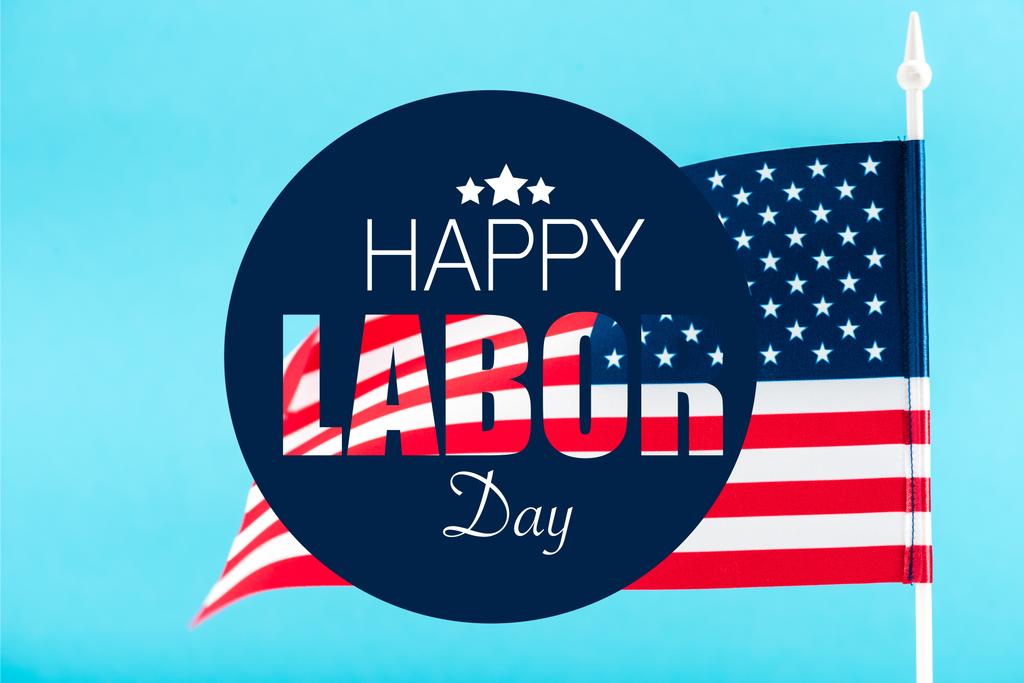 drapeau américain avec joyeux lettrage de la journée de travail et étoiles isolées sur bleu
  - Photo, image